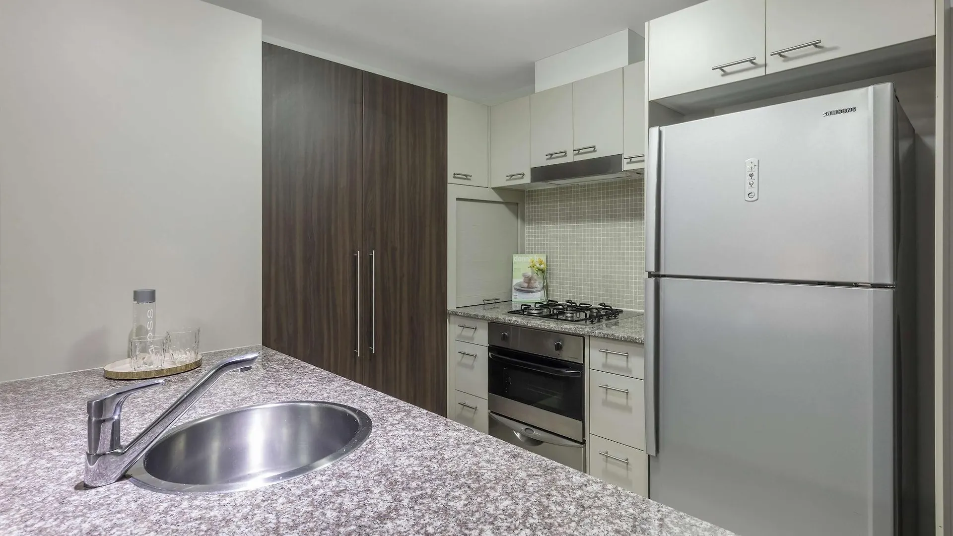 Apart Otel Oaks Brisbane Aurora Suites