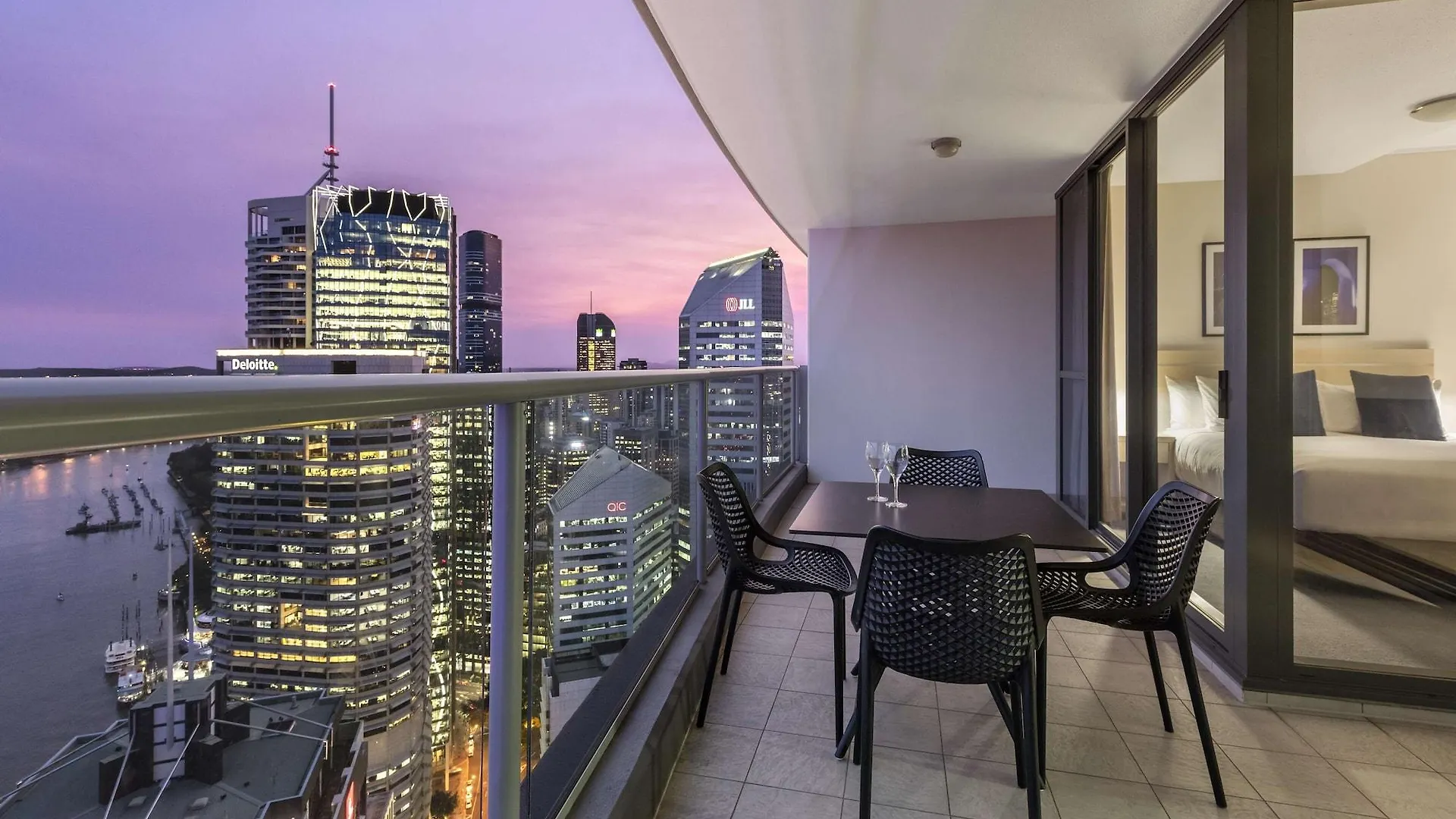 Oaks Brisbane Aurora Suites 4*,  Australia