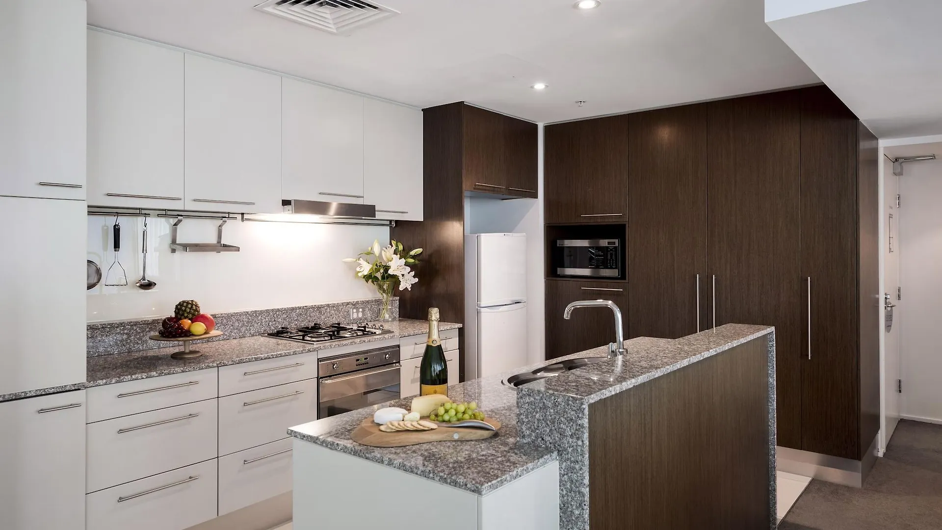 Oaks Brisbane Aurora Suites