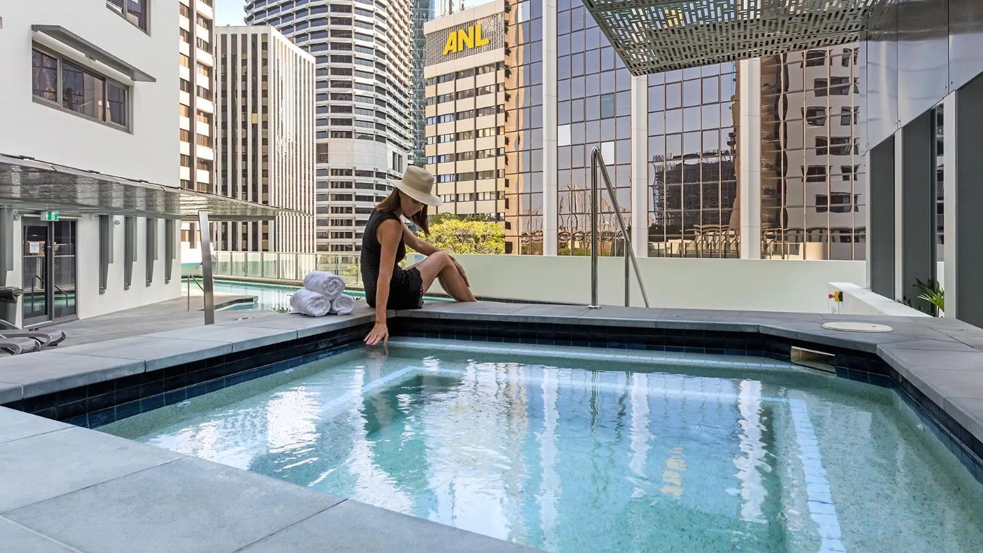 Oaks Brisbane Aurora Suites Aparthotel